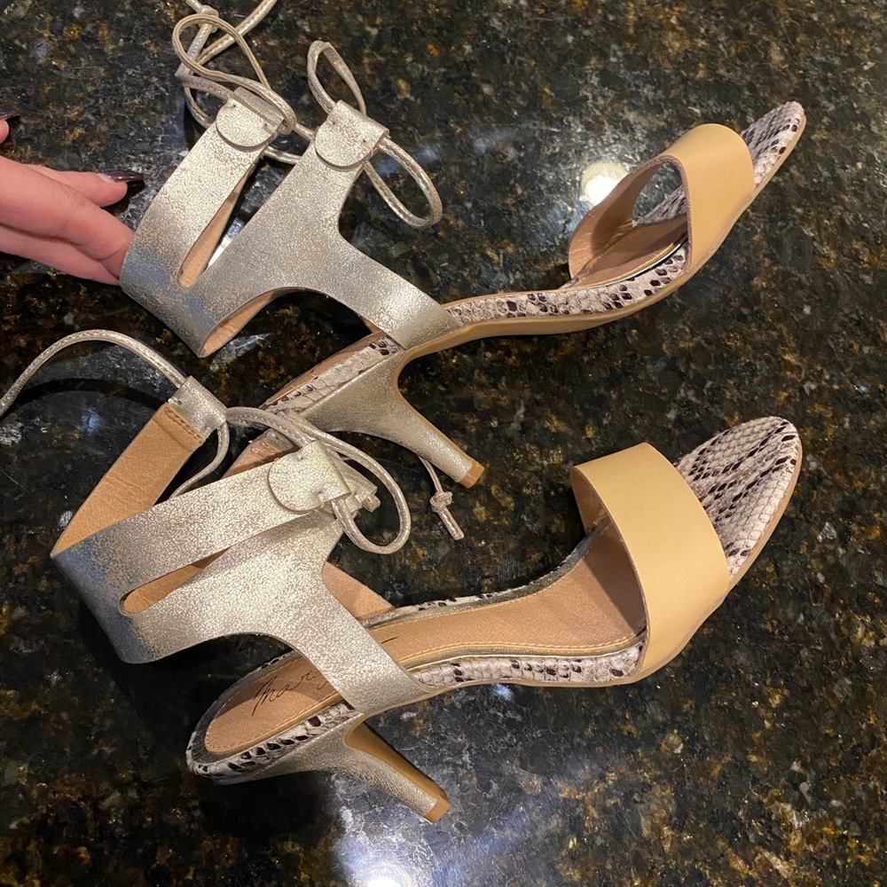 Mari A. Fawn Print Tie Up Sandals Size 8